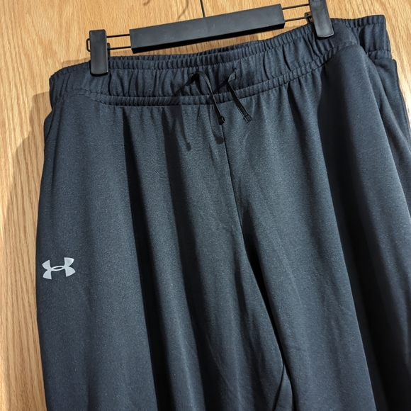 Under Armour cuffed joggers black XL - Picture 2 of 5